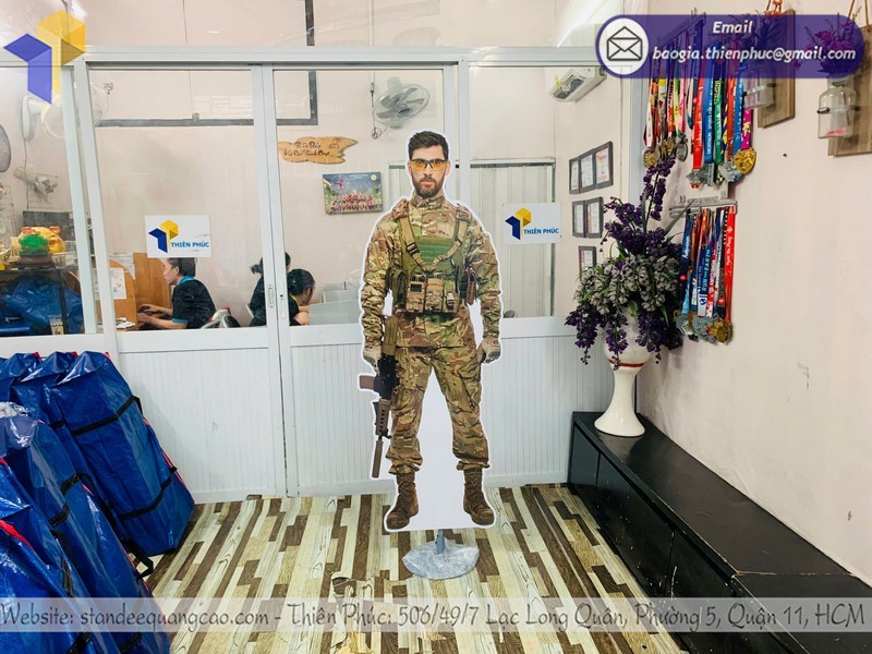 Quy cách làm standee mô hình người bên Thiên Phúc